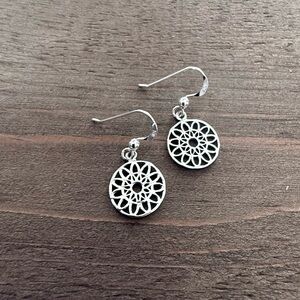 NWT 925 Sterling Silver Dainty Flower Dangle Drop Earrings! NEW!
